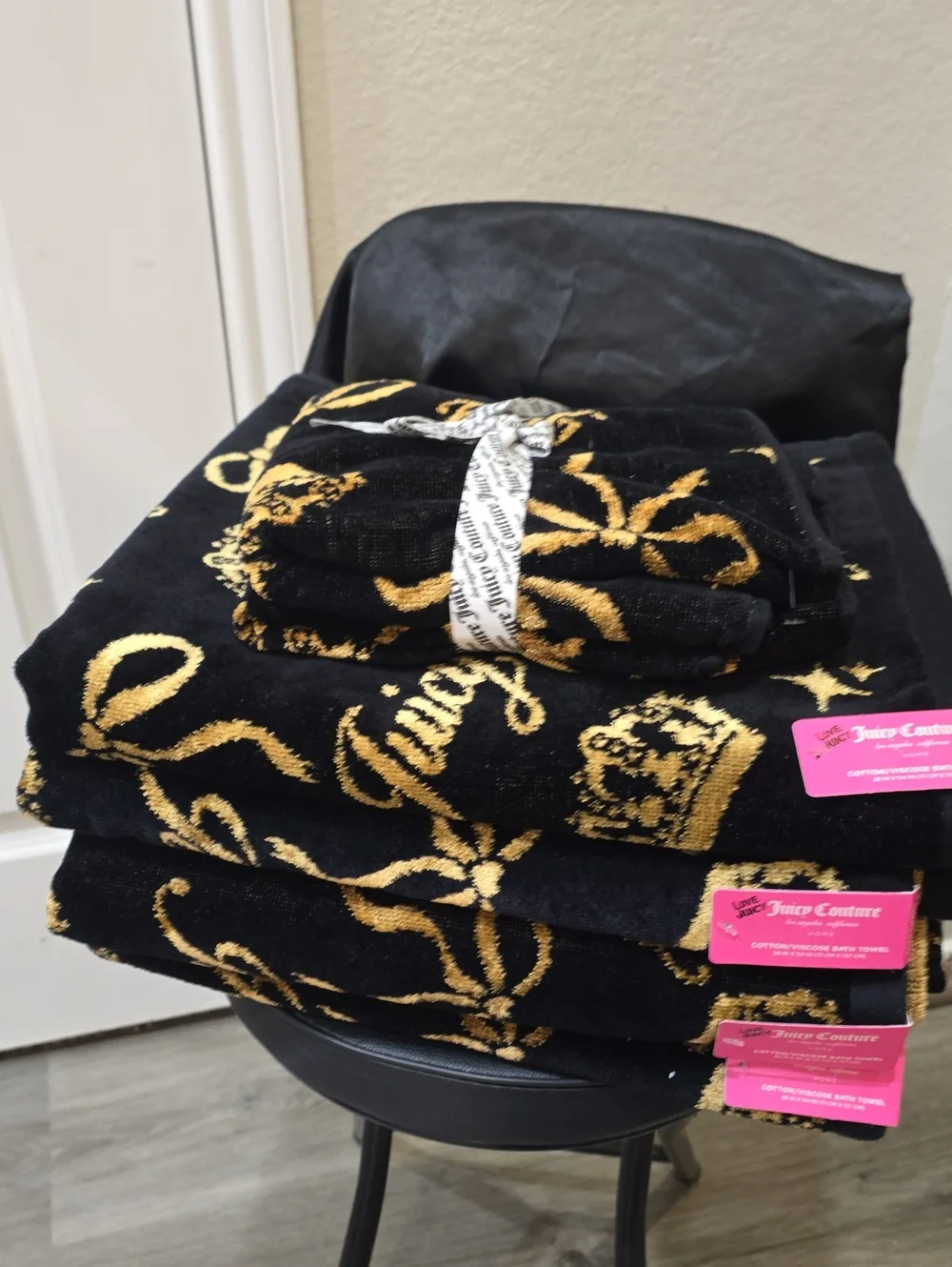 Juicy Couture Home Logo Crown & Bow Motif Cotton ViscoseTowel Set - Black/Gold